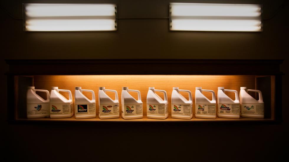 Glyphosat: Das Herbizid Roundup, ein Produkt von Monsanto, enthält Glyphosat.