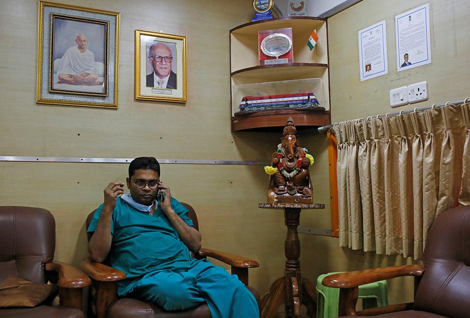 Indien Wenn Der Arzt Auf Schienen Kommt Zeit Online