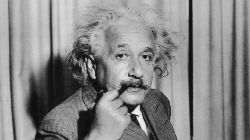 Albert Einstein: "Ich habe mir fest vorgenommen, mit einem Minimum medizinischer Hilfe ins Gras zu beißen. [...] Diät: Rauchen wie ein Schlot."