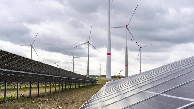 Erneuerbare Energien: Energieagentur sieht deutliche Veränderungen im Energiesektor bis 2030