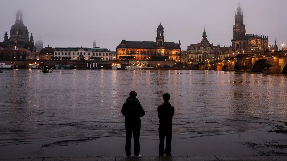 Hochwasser: Das Hochwasser an der Elbe stieg in Dresden fast sechs Meter über den üblichen Pegel.