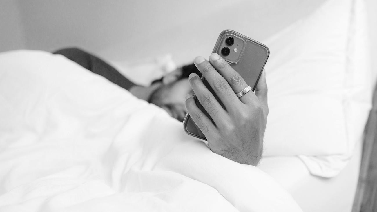 Smartphone addiction: My smartphone and I at the couples therapist