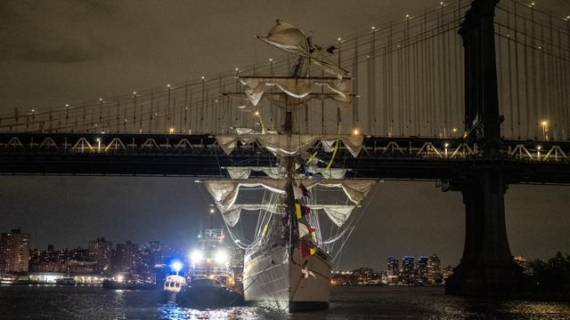 New York: Mexikanisches Marineschiff kollidiert mit Brooklyn Bridge – zwei Tote
