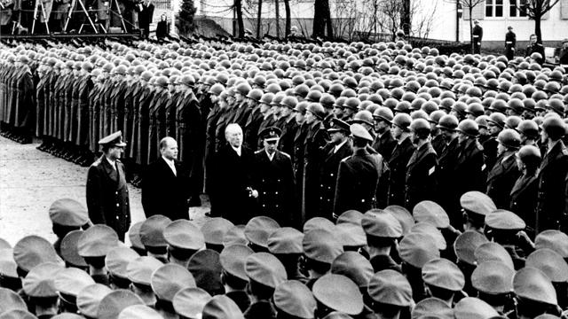 Debatte um die Wehrpflicht: Von null auf 500.000 Soldaten: Mit oder ohne Wehrpflicht?