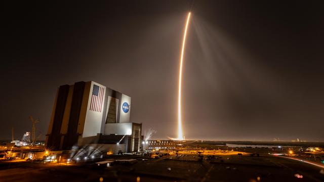 Macht im Weltraum: Warum Elon Musk bald Ihr Mobilfunkanbieter sein könnte