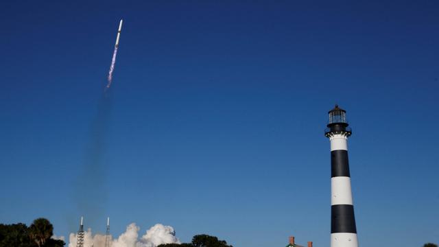 Raumfahrtunternehmen von Jeff Bezos: Zwei Deutsche fliegen mit Blue Origins ins Weltall