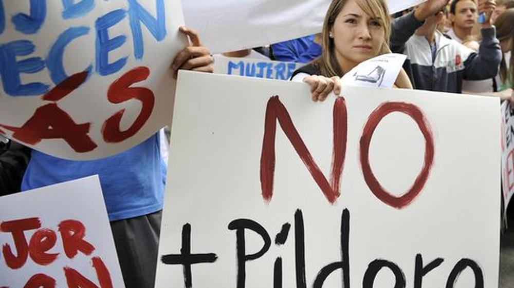 Proteste in Chile gegen die Abgabe der "Pille danach" - diese Form der nachträglichen Verhütung ist in vielen Ländern noch immer umstritten