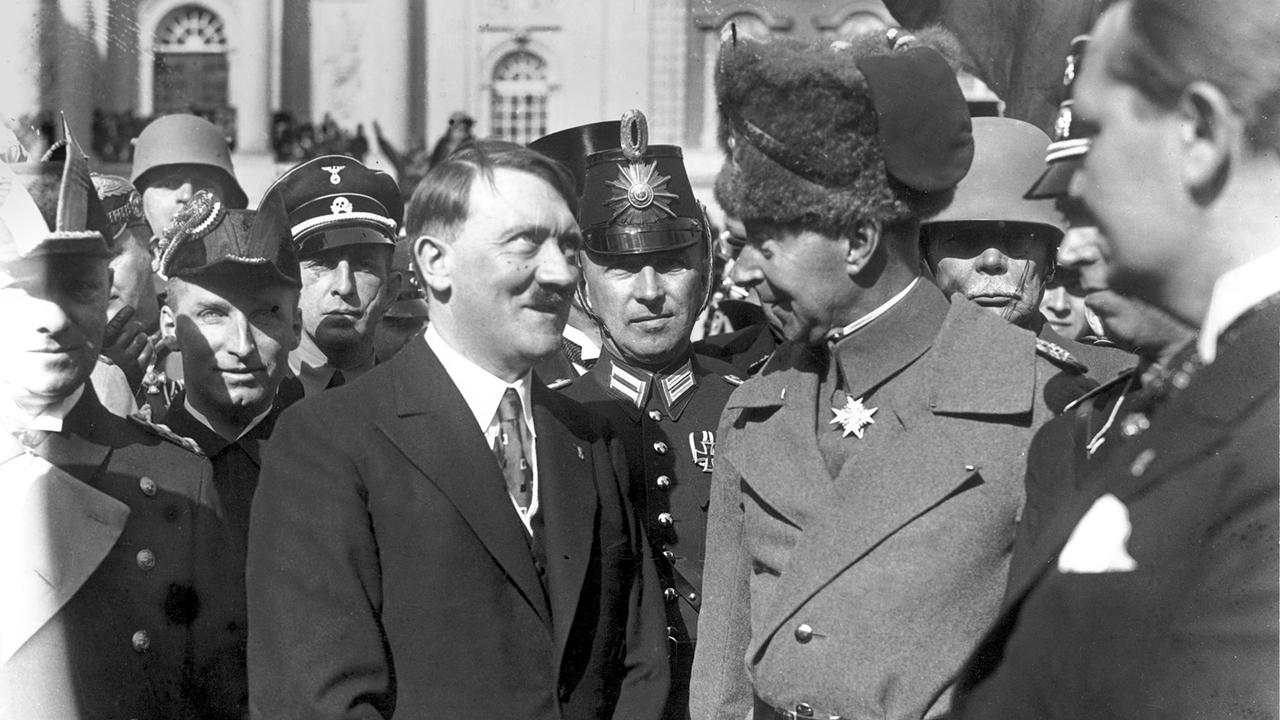 NS-Geschichte: Der Kronprinz hilft Hitler bei den Reichstagswahlen 1932 |  DIE ZEIT