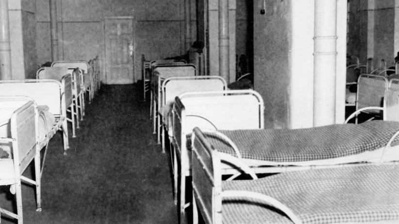 Euthanasie im Dritten Reich: Dieses undatierte Bild entstand in der psychiatrischen Anstalt Hadamar. In diesen Raum wurden zur Nazizeit Menschen gebracht, denen später eine tödliche Injektion gegeben wurde. Aktion T4 hieß das Programm: dahinter verbirgt sich die Ermordung von etwa 14.500 seelisch kranken oder behinderten Menschen.