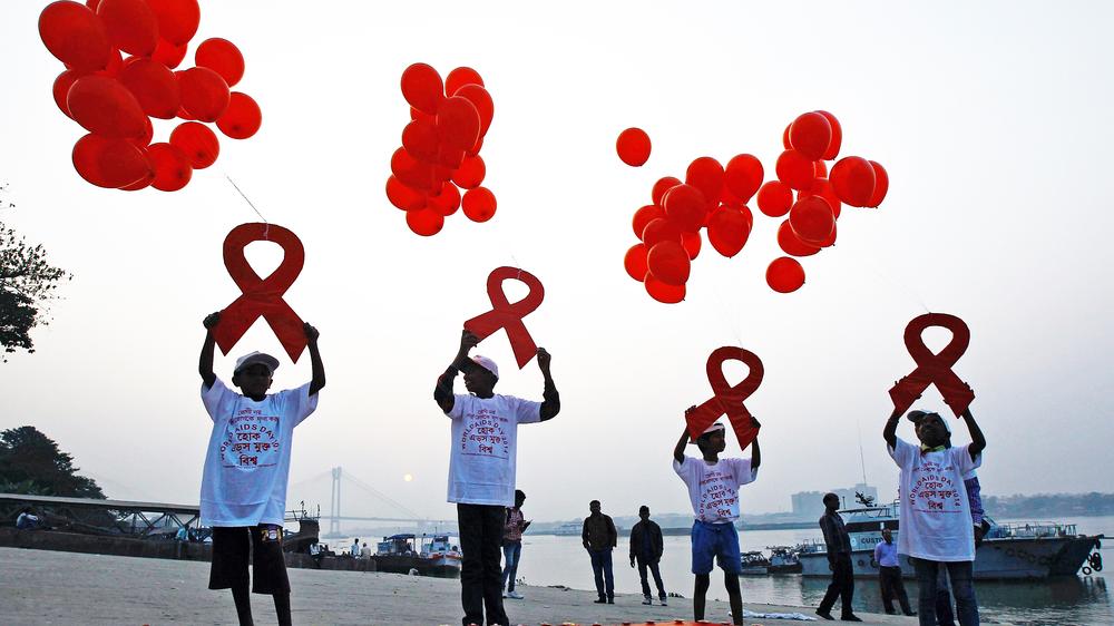 Weltaids-Tag:  Kinder bei einer HIV/Aids-Aufklärungskampagne in Kalkutta.