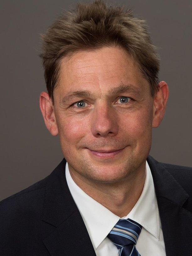 Jens Reimer ist Vorstand des Zentrums für interdisziplinäre Suchtforschung (ZIS) der Universität Hamburg und Geschäftsführender Direktor des Zentrums für Psychosoziale Medizin der Gesundheit Nord, Klinikverbund Bremen. Er schrieb das Nachwort für das Buch "Tagebuch einer SehnSucht" von Ina Mildert, deren Tochter 2007 an den Folgen von Drogen starb.  