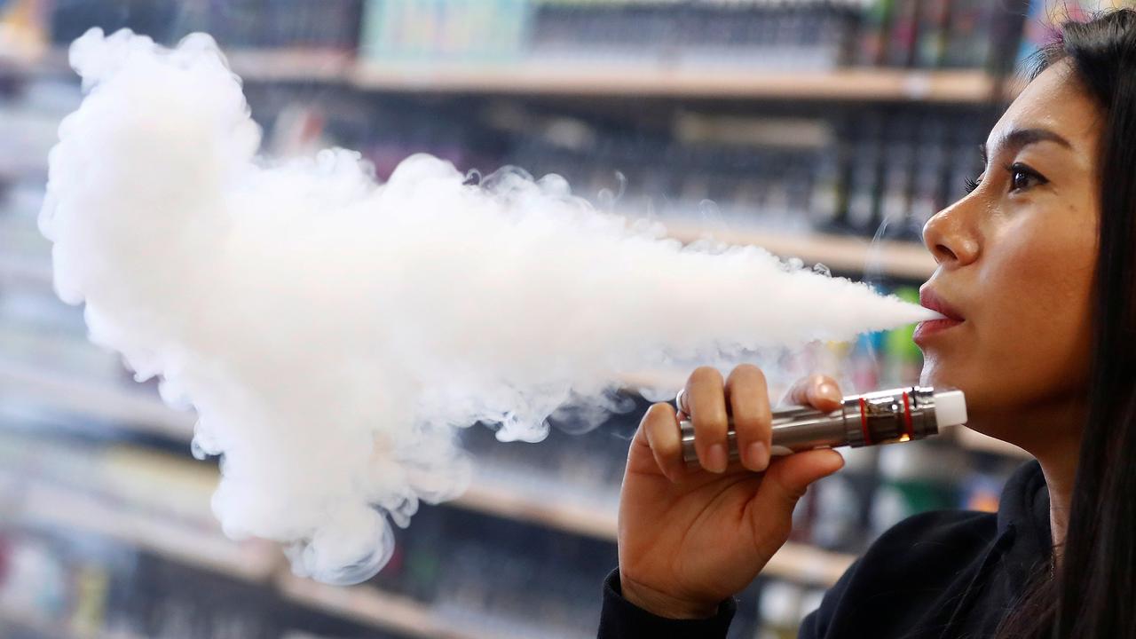 elfbar elfa master akku 😙💨 Hast du schon mal an einer Vape gezogen? . 🍑🍪🍋Der Vape-Hype ebbt  nicht ab. Das liegt neben dem bunten Marketing auch an den süßen Aromen.  Der leckere Geschmack überdeckt so das main image 0