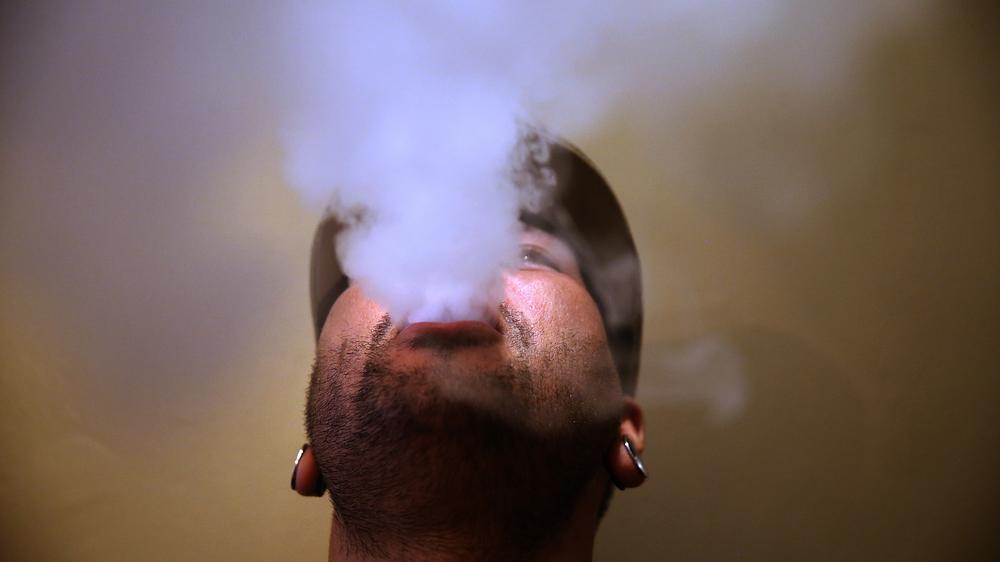 langzeitstudie vape Zigaretten sind eindeutig krebserregend, Vapes auch? Mediziner wollen dafür  jetzt Belege gefunden haben. Das Vapen führt zu DNA-Schäden in Lungen und  Mundhöhlen, so Studienleiter Bernard Stewart von der University of New South main image 1