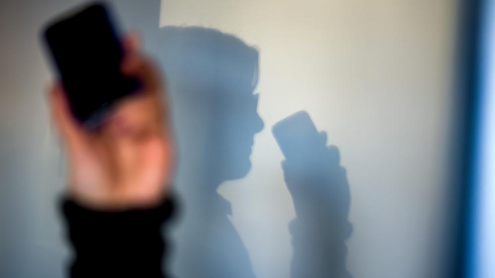 Coronavirus: Die meisten Verschwörungstheorien werden im Netz verbreitet, einige via WhatsApp. 