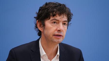Ndr Podcast Christian Drosten Wirbt Nachdrucklich Fur Mund Nasen Schutz Zeit Online