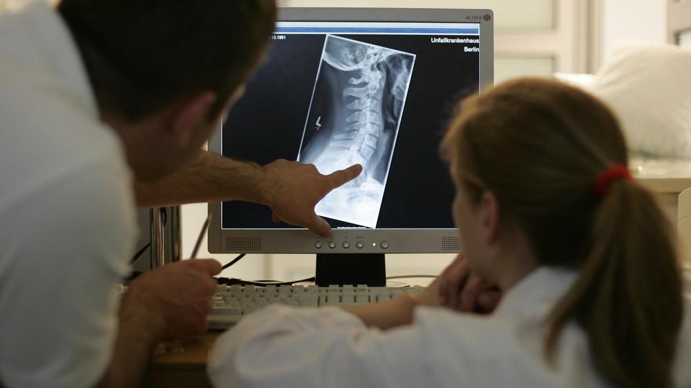 Digitalisierung im Gesundheitswesen: Röntgenaufnahme in einem Berliner Krankenhaus