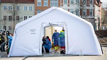 Coronavirus Rki Meldet Leichten Anstieg Der Neuinfektionen Zeit Online