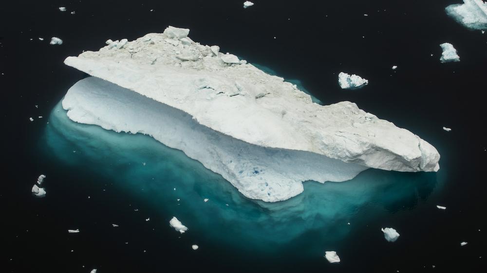 Klimawandel: Ein treibender Eisberg vor Grönland
