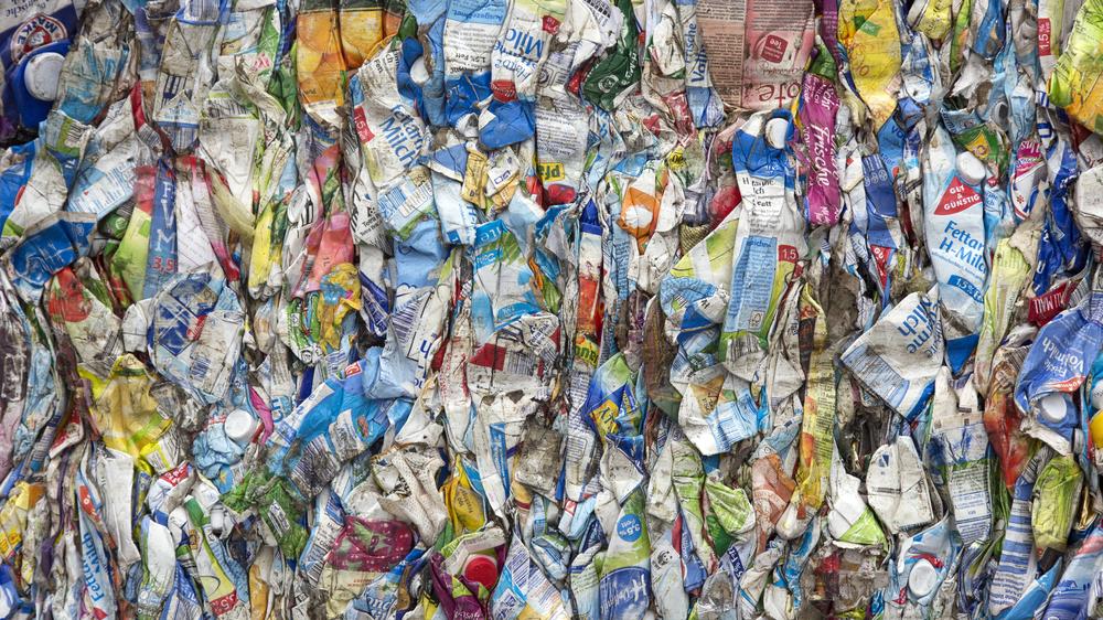 Verpackungsmüll: Die Menge an Müll im Gewerbebereich ist aufgrund der umfassenden Schließungen infolge der Corona-Maßnahmen gesunken. 
