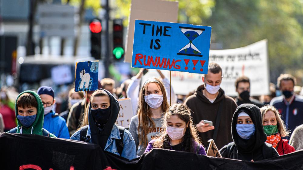 Klimaschutzgesetz: Aktivisten von "Fridays for Future" im September in Köln