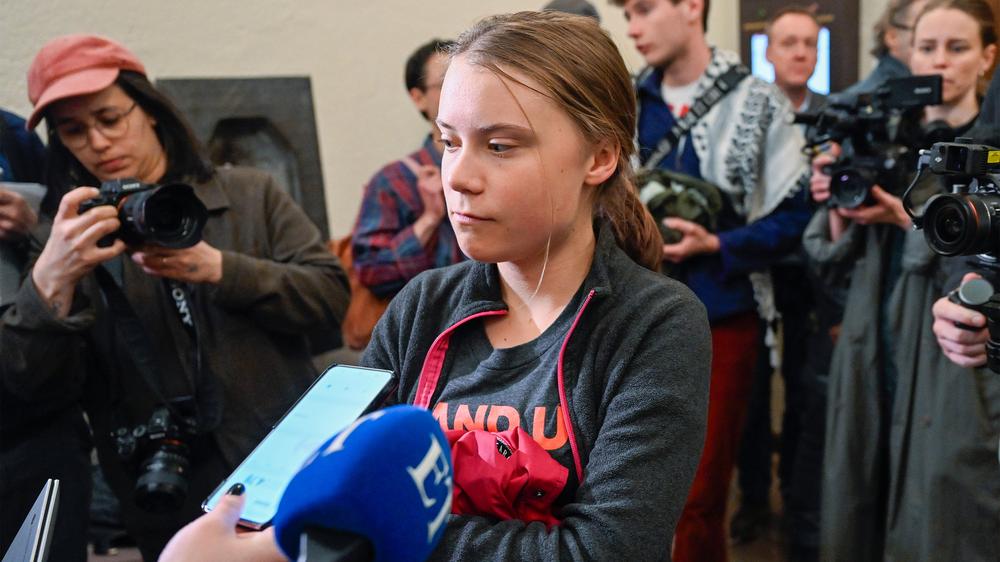 Klimaaktivismus: Den Vorwurf des zivilen Ungehorsams bestreitet Greta Thunberg. Alle hätten eine "Pflicht zu handeln", sagte sie.