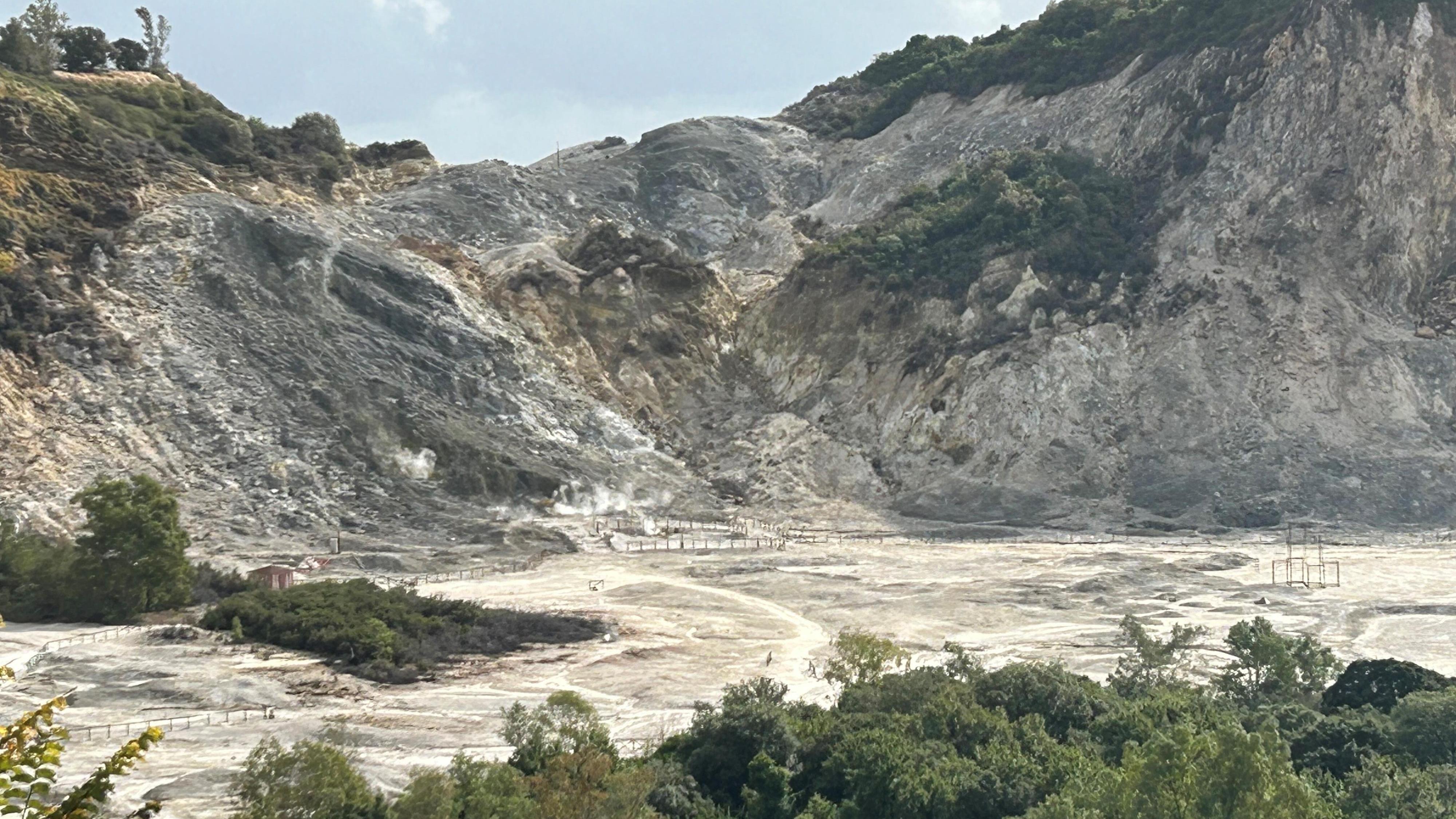 Italien: Die Vulkanfeld Solfatara in der kleinen Stadt Pozzuoli in den Phlegraianischen Feldern