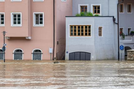 Deutsche Umwelthilfe: Hochwasser im Juni 2024 in Passau: Die Schäden bei einem Jahrhunderthochwasser wären in Bayern besonders hoch.