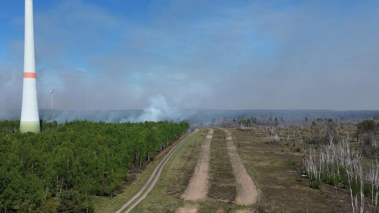 Brandenburg: Waldbrand auf altem Truppenübungsplatz bei Jüterbog breitet sich aus