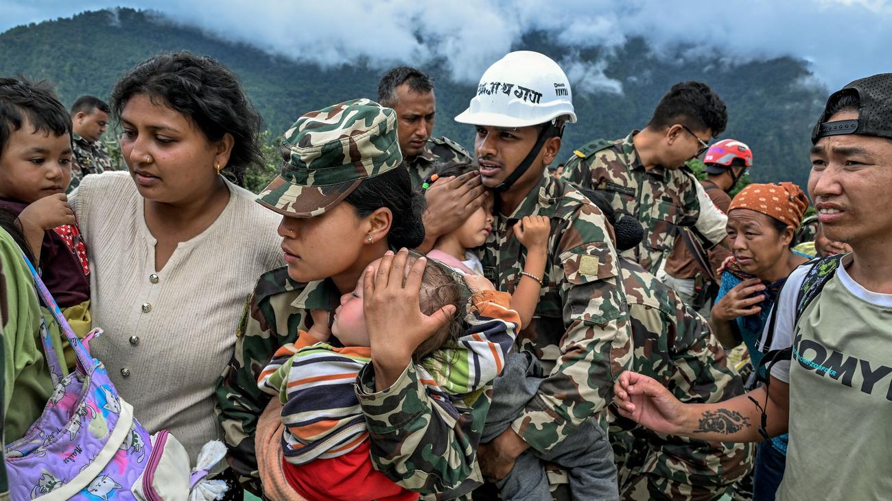 Sturzflut in Nepal: »Von da aus ging es im freien Fall über 1.000 Meter nach unten«