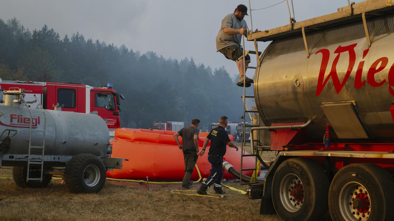 Waldbrand im Hürtgenwald: Die Frage war: Wer könnte den Profis das Wasser reichen?