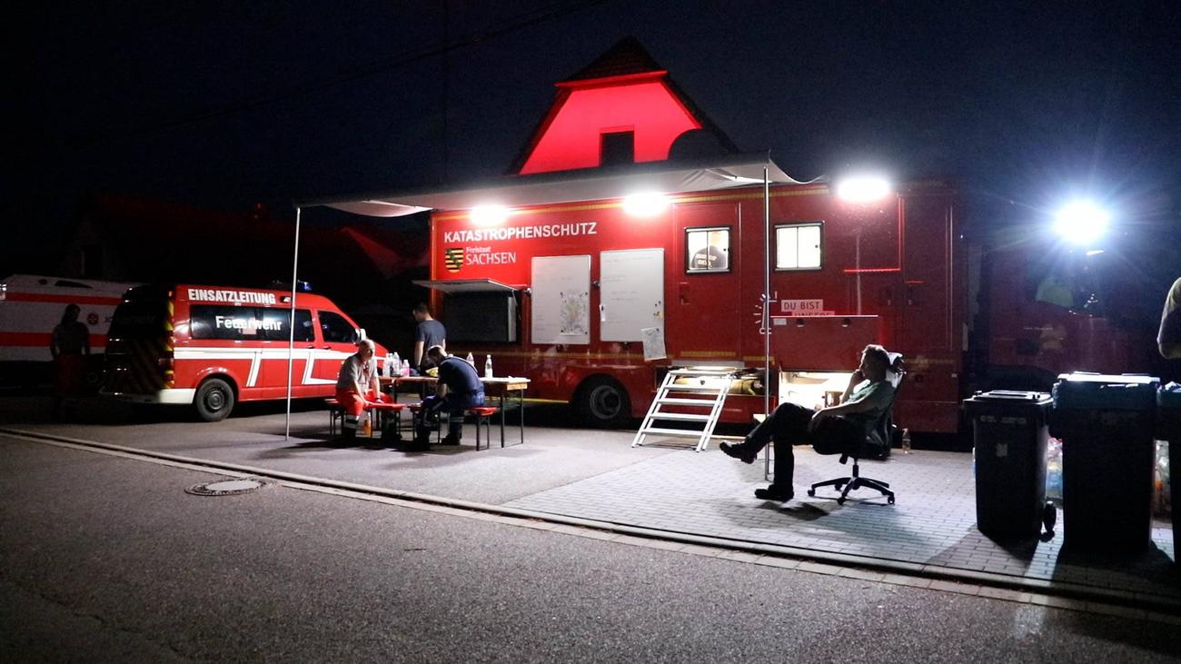 Waldbrand : Feuerwehr bekämpft Waldbrände in Gohrischheide und in Rheinland-Pfalz
