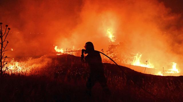 Waldbrände in Südeuropa: Neue Waldbrände in Südfrankreich und Nordgriechenland