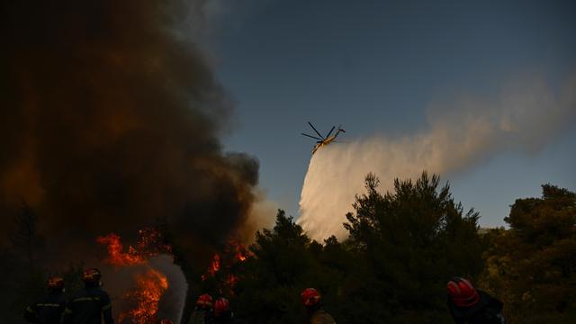Waldbrände in Südeuropa: Zwei Tote bei Kollision von Löschhubschraubern nahe Athen