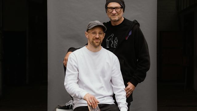 (+) Skateboard-Händler Titus: 