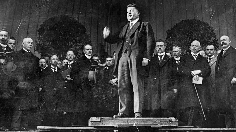 Friedrich Ebert: In March 1923, Ebert gave a flaming speech in Hamm that calls for a passive resistance in the occupied Ruhr area.
