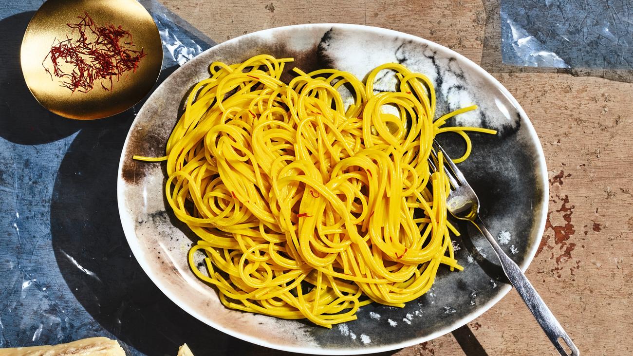 Spaghetti: Mit Safran vergoldete Pasta | ZEITmagazin