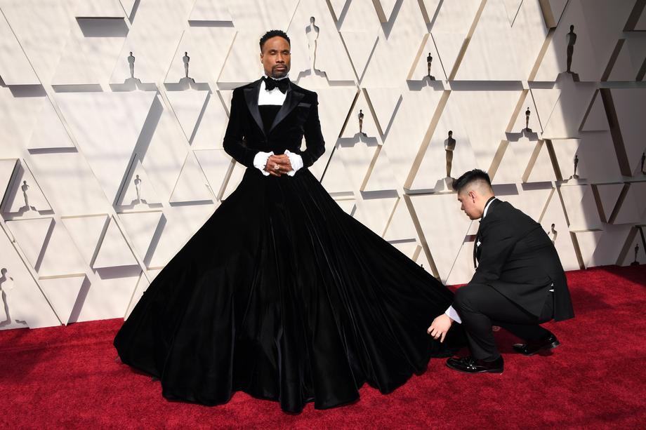 Oscars 2019: Der Schauspieler und Sänger Billy Porter trug ein Kleid, das mit angemessener Dramatik ausschwingt.