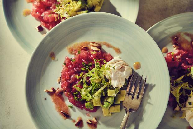 Tatar vom Thunfisch mit Avocado: Eine Vorspeise für Hochzeitstage ...