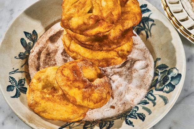 Apfel-Beignets: Frühstück im Schlafanzug | ZEITmagazin