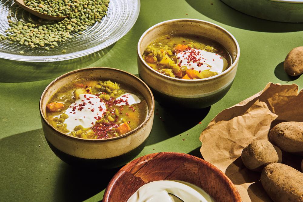 Pea soup with chili and yoghurt: After all the roast and biscuits, something spicy and vegetable: pea soup with chili and yoghurt