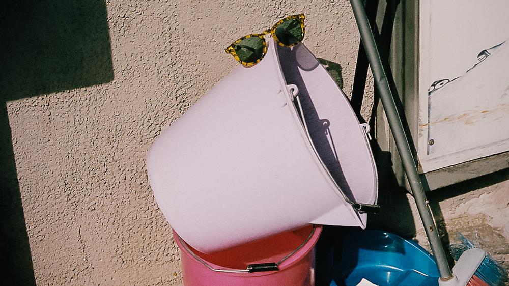 Ausgabe 09/2026: Das bisschen Haushalt. Willkommen im Wochenende.