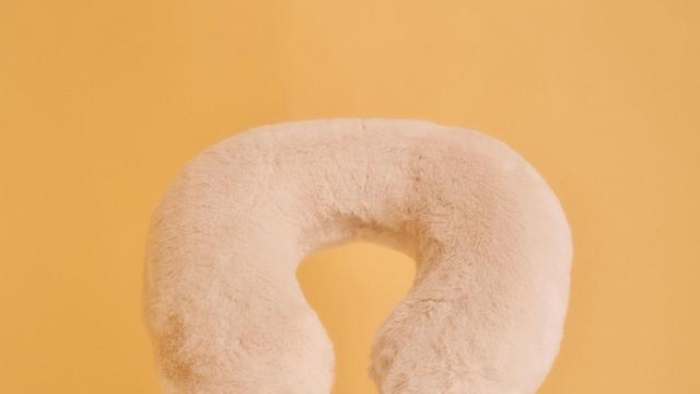 (+) Nackenkissen: Fest und flauschig