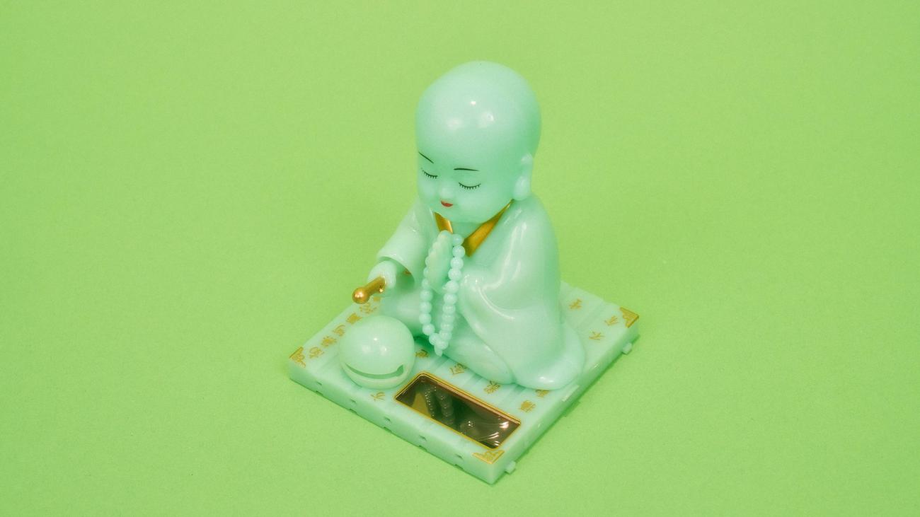 Mönch aus Plastik: Göttlicher Kitsch