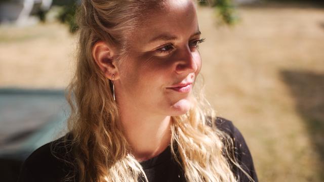 Psychische Erkrankung: Zwanzig Jahre trainiert sie, weniger zu fühlen. Dann wird sie Mutter