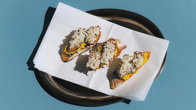 Wurstcrostini mit Apfelmostarda: Knusper, knusper, Crostini