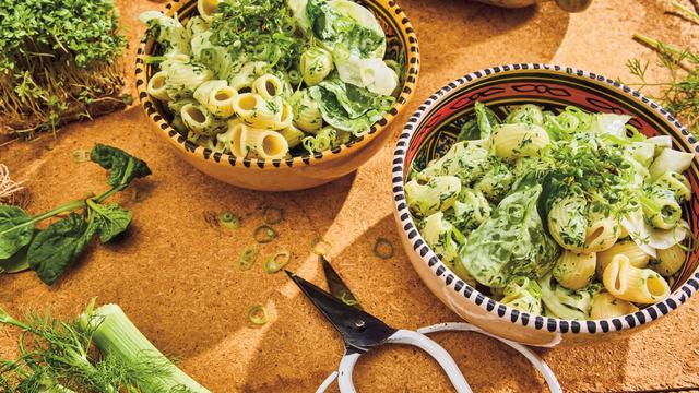 Grüner Nudelsalat: Es grünt so grün