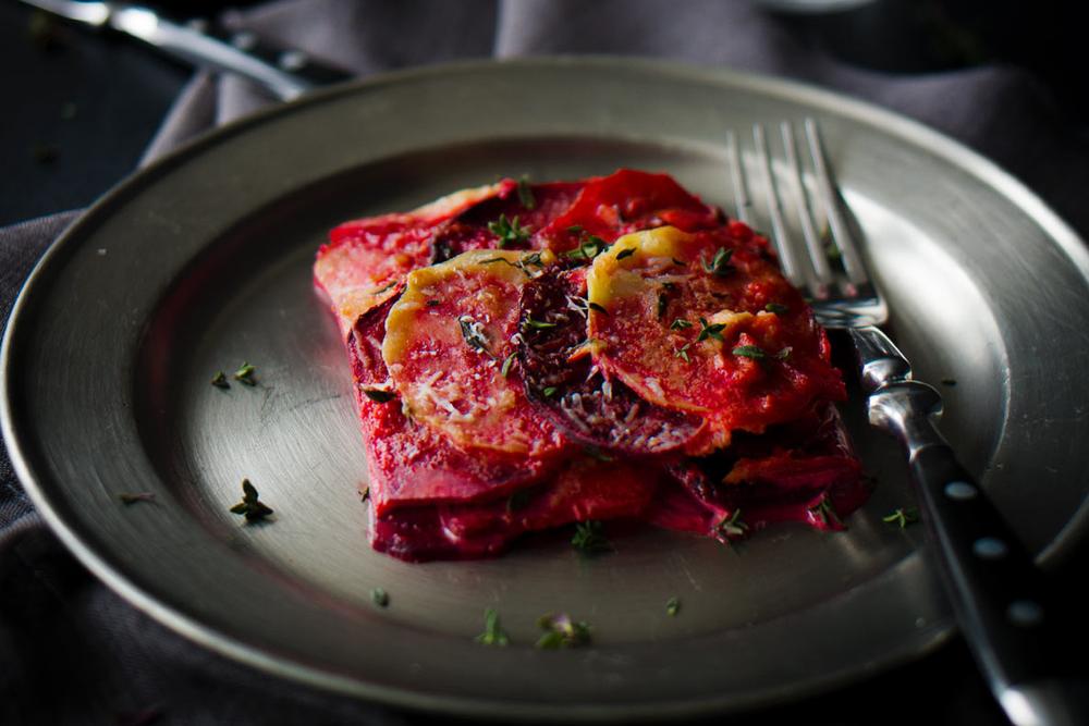 Rote-Bete-Kartoffelauflauf: Ein Gratin in Rot und Gold | ZEITmagazin