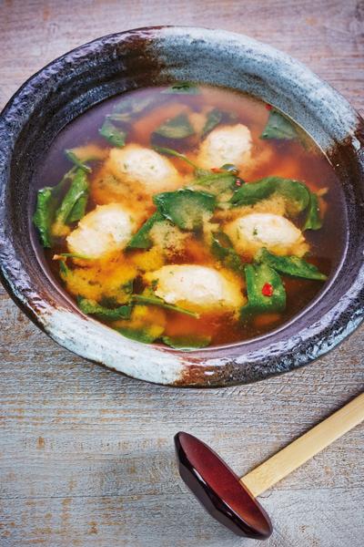 Japanische Kuche Scharfe Miso Suppe Mit Garnelen Huhnerfleisch Nocken Zeitmagazin