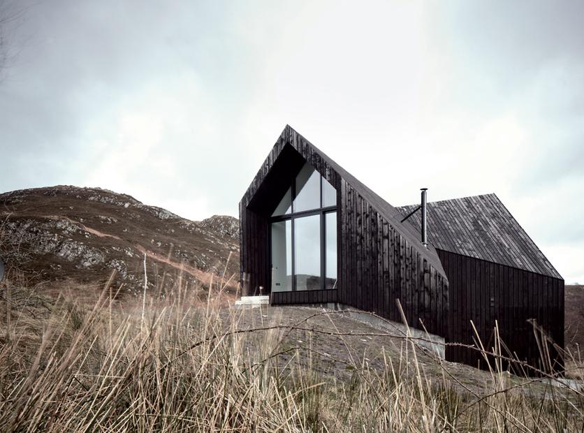 tolle architektonische gebäude europa 114 schlicht wie eine scheune das haus steht auf einem kargen hügel in den schottischen highlands die großen fenster sorgen für licht und aussicht moderne architektur schwarz ist warme farbe zeitmagazin tolle architektonische gebäude europa 114 schlicht wie eine scheune das haus steht auf einem kargen hügel in den schottischen highlands die großen fenster sorgen für licht und aussicht moderne architektur schwarz ist warme farbe zeitmagazin