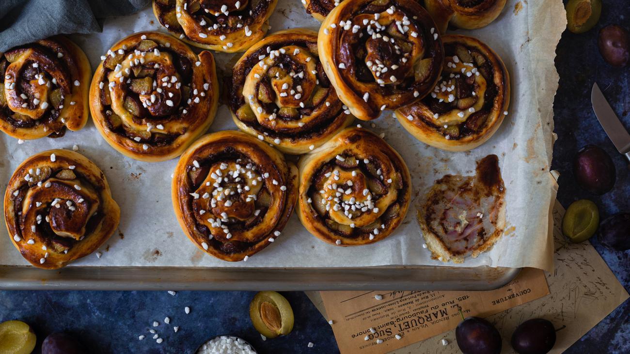 Zimtschnecken mit Zwetschgen: Pflaumen im Freudenstrudel | ZEITmagazin